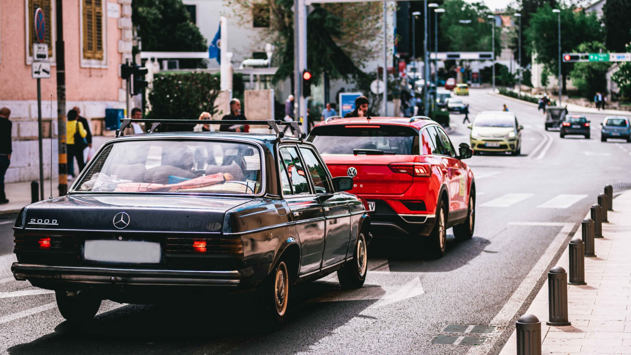Pet naizgled običnih navika koje rade mnogi vozači, a mogu oštetiti vozilo
