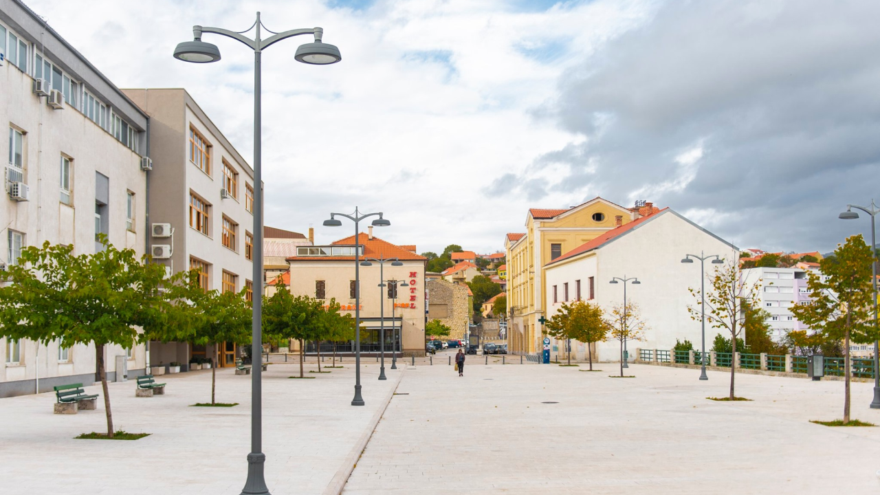 Čak i očajna hrvatska Wikipedija zna da ime Drnišu nisu dali Osmanlije