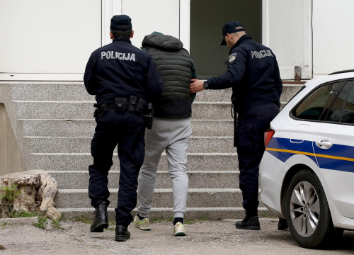 Istražni zatvor dvojici osumnjičenika za ubojstvo u Crnici: 'Udarali ga po tijelu i glavi'