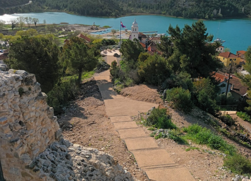 Fotografija 6 - U Skradinu uređena staza i vidikovac utvrde Turina
