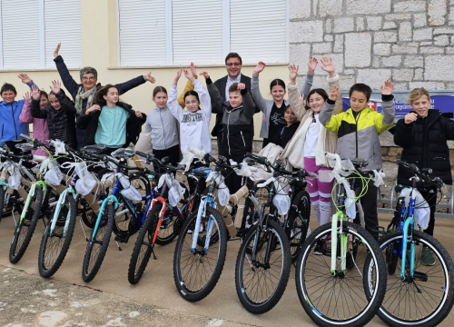 Tribunjski četvrtaši od Općine dobili bicikle