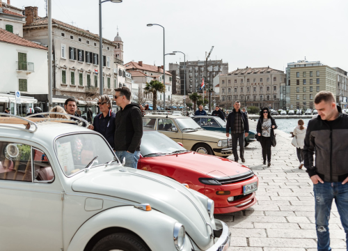 Fotografija 6 - Oldtimeri izazvali veliki interes među Šibenčanima