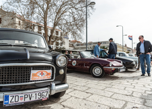 Fotografija 8 - Oldtimeri izazvali veliki interes među Šibenčanima