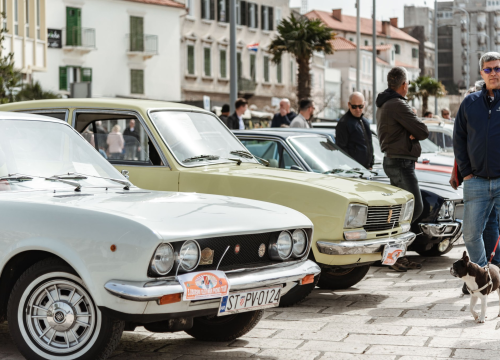 Fotografija 2 - Oldtimeri izazvali veliki interes među Šibenčanima