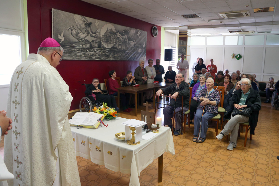 Biskup Rogić predvodio misu u Cvjetnom domu