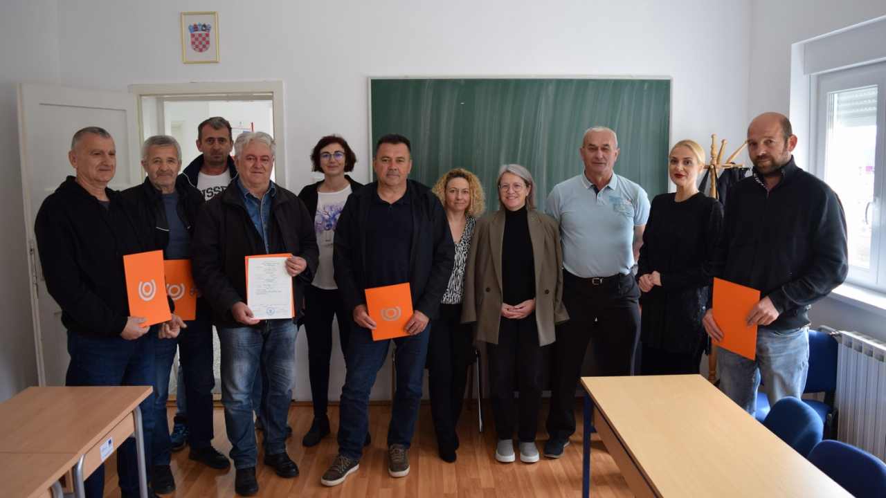 NP Krka:  Kao doprinos očuvanju bioraznolikosti, osposobljeno trinaest novih pčelara