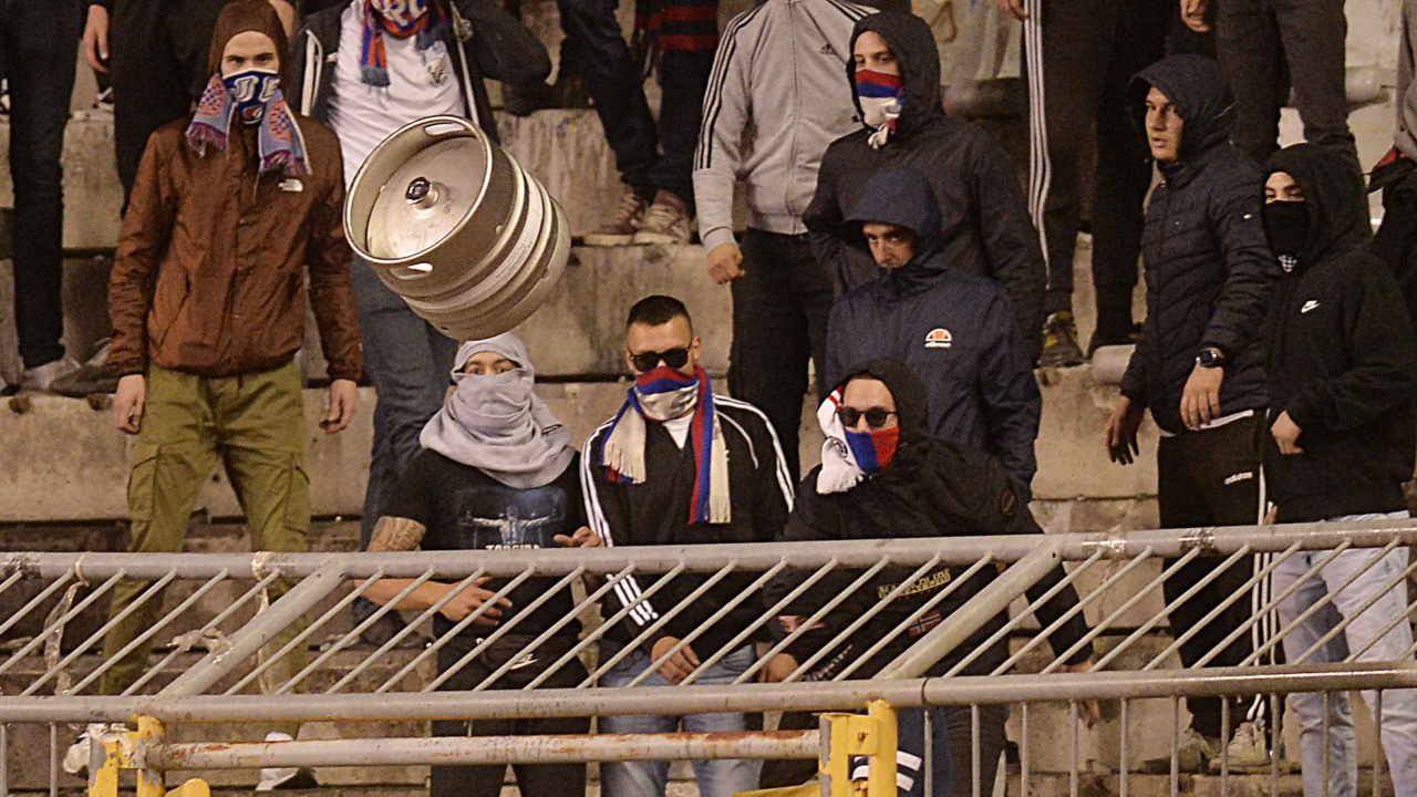 Nakon kaosa u Splitu privedena 51 osoba, policajcu slomljena bedrena kost