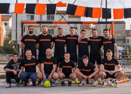 Fotografija 2 - Odličan balun i zabava na funcutskom turniru kvartova: Toni Raci zabio najljepši gol prvog dana