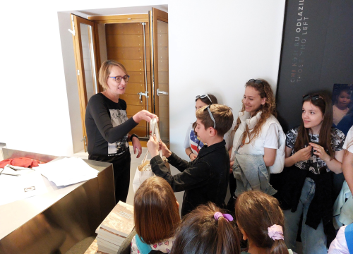 Fotografija 10 - Na Zlarinu otvorena izložba likovnih i literarnih radova s natječaja Mačke