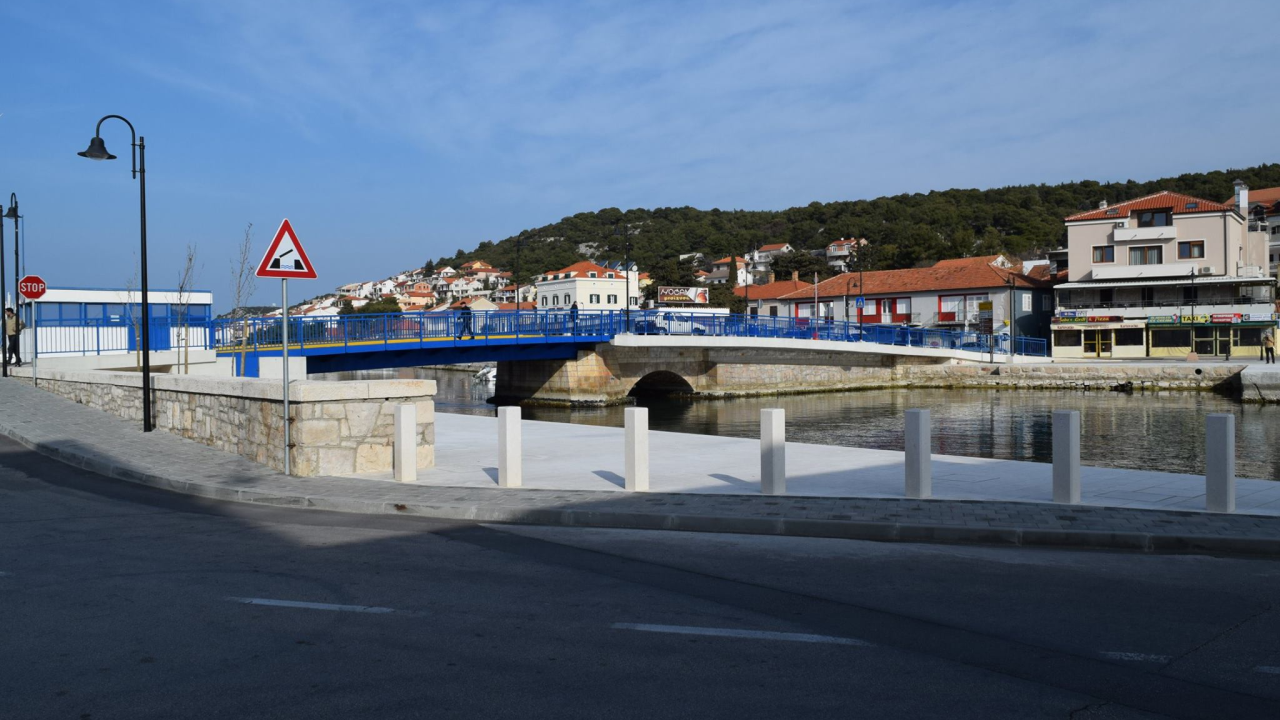Od danas novi raspored podizanja mosta u Tisnom