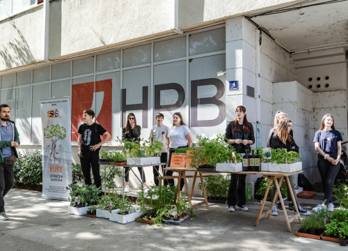 Još sutra će učenici Srednje strukovne škole u Šibeniku prodavati sadnice začinskog bilja i povrća
