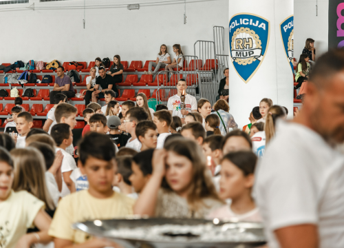 Fotografija 21 - U OŠ Meterize započele Plazma sportske igre mladih: Čak 28 ekipa se natječe u graničaru