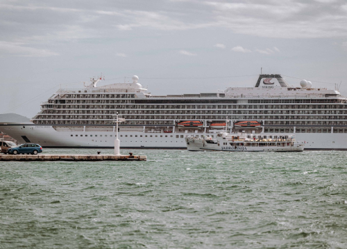 Zbog bure Premuda ne pristaje u Prvić Luku