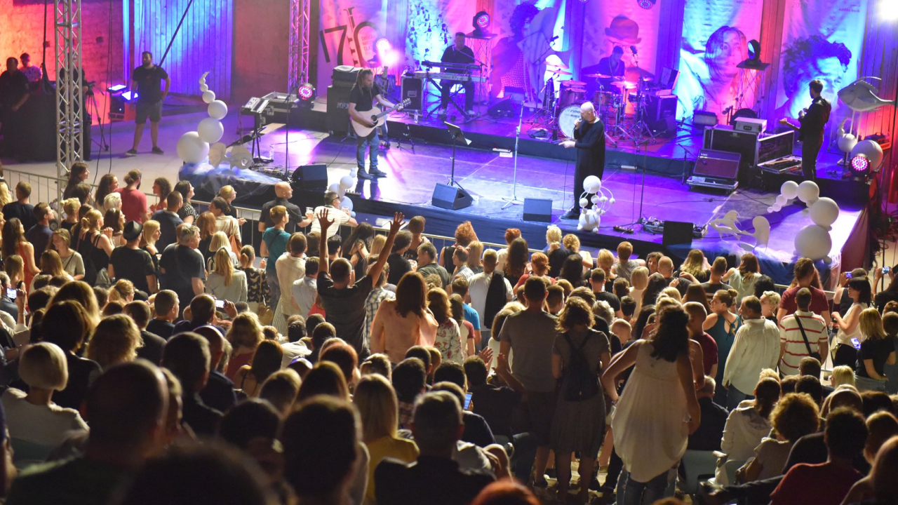 Urban & 4 i gudački orkestar na šibenskoj Tvrđavi sv. Mihovila za Noć tvrđava