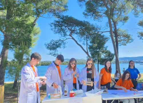 Fotografija 7 - Smotra obrazovnih institucija u kanalu sv. Ante: Kako je počela znanost na mom otoku