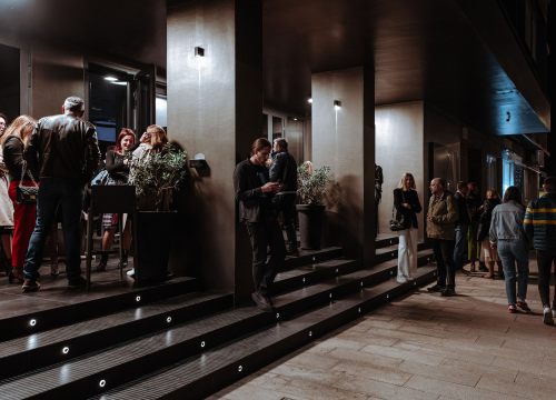 Dan mimoza u Arsenu: Odlični filmovi, humanitarna akcija i uživanje u koktelima