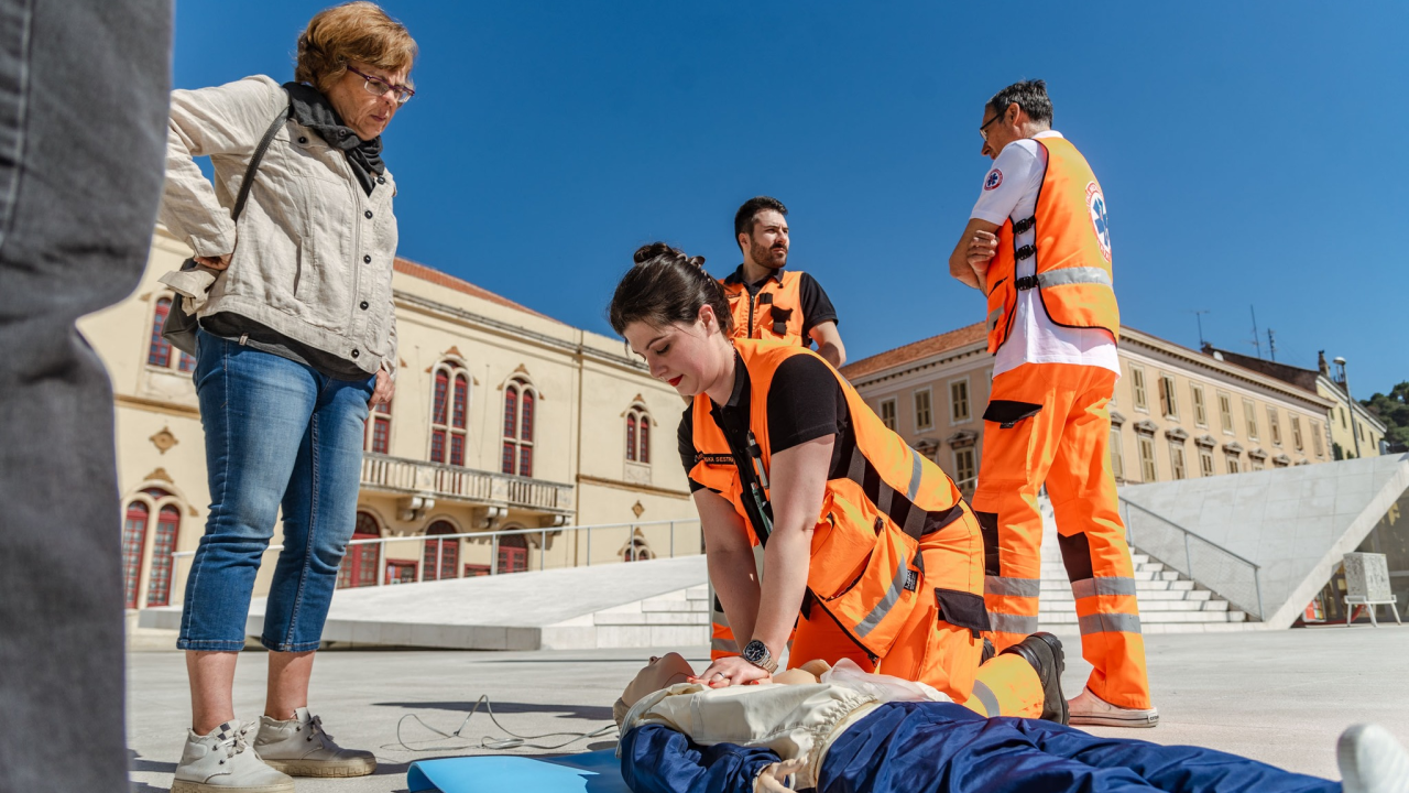 Nacionalni dan hitne službe: Na Poljani prikazali kako se obavlja rana defibrilacija