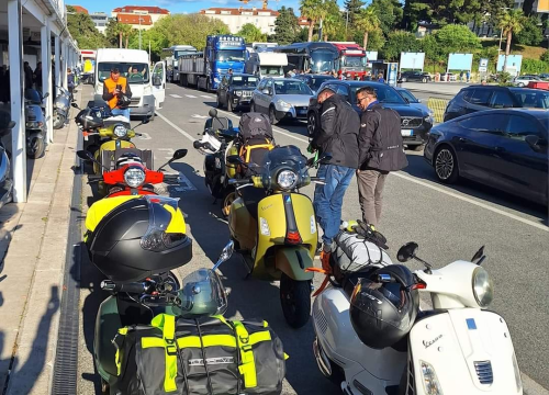 Fotografija 5 - Članovi VK Šibenik sudjelovali na svečanoj povorci Vespa World Days 2024.