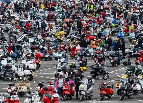 Fotografija 8 - Članovi VK Šibenik sudjelovali na svečanoj povorci Vespa World Days 2024.