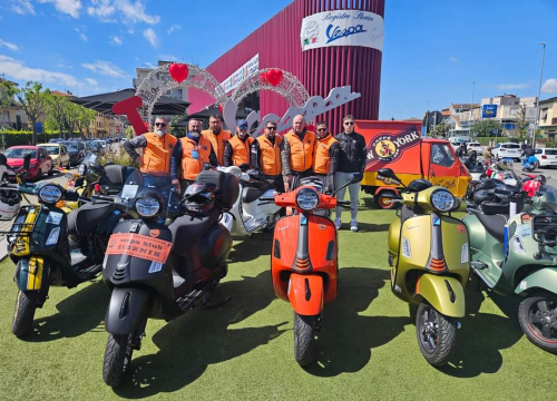 Fotografija 16 - Članovi VK Šibenik sudjelovali na svečanoj povorci Vespa World Days 2024.