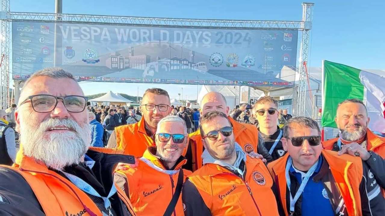 Članovi VK Šibenik sudjelovali na svečanoj povorci Vespa World Days 2024.