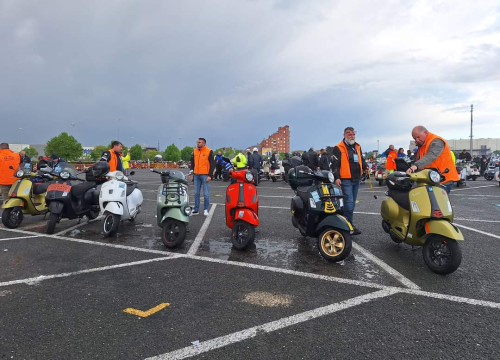 Fotografija 6 - Članovi VK Šibenik sudjelovali na svečanoj povorci Vespa World Days 2024.