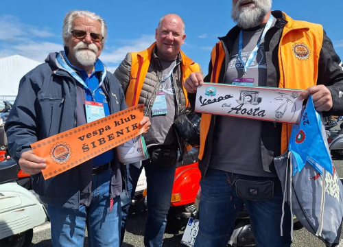 Fotografija 4 - Članovi VK Šibenik sudjelovali na svečanoj povorci Vespa World Days 2024.