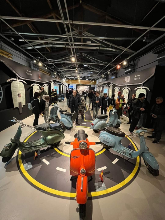 Članovi VK Šibenik sudjelovali na svečanoj povorci Vespa World Days 2024.