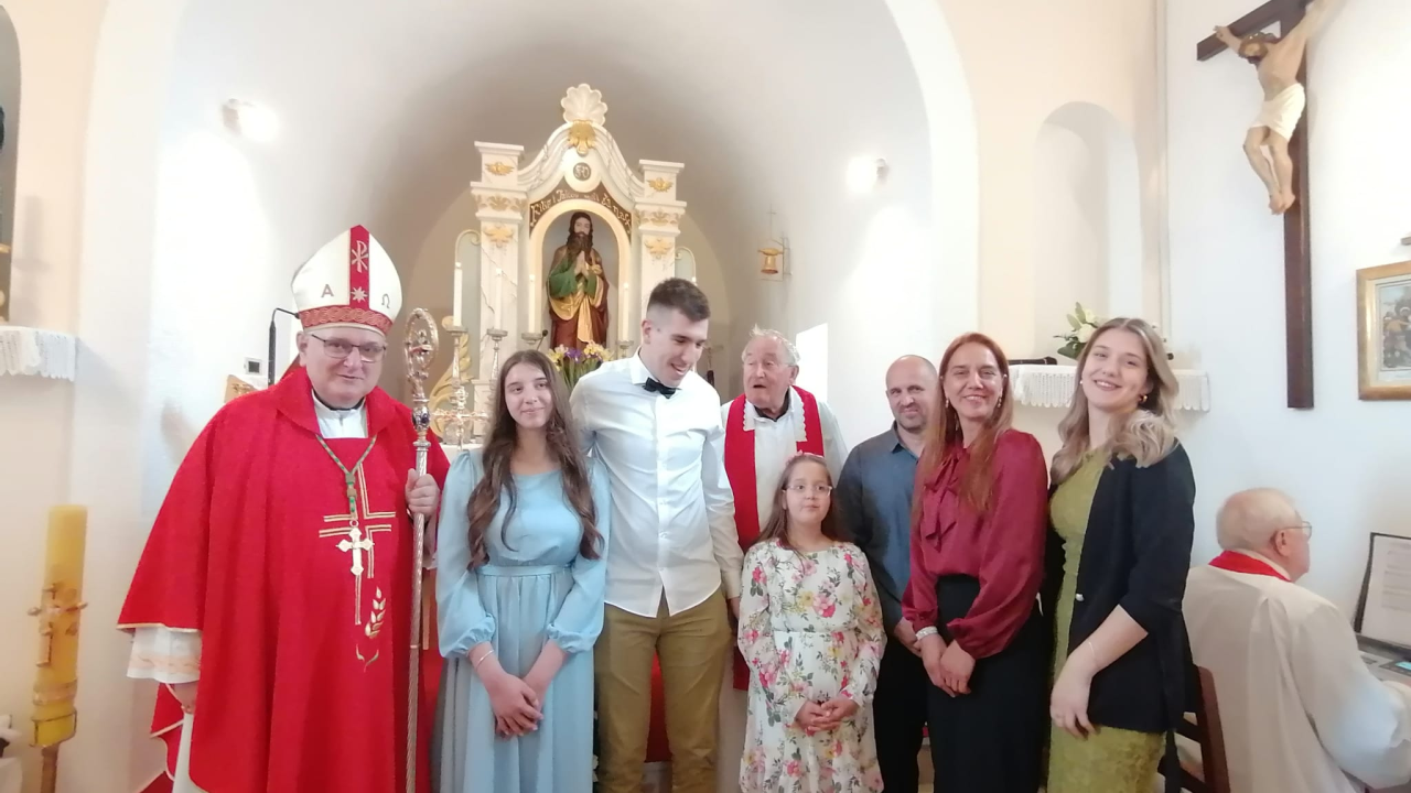 Biskup Rogić blagoslovio crkvu u Kladnjicama