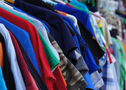 Nemate glačalo, a odjeća vam se zgužvala? Ovi trikovi pomažu