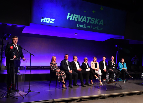 Fotografija 2 - Plenković u Arsenu ‘Htio sam sustići Burića. On je u trećem mandatu u Šibeniku, sad sam i ja treći u Vladi‘