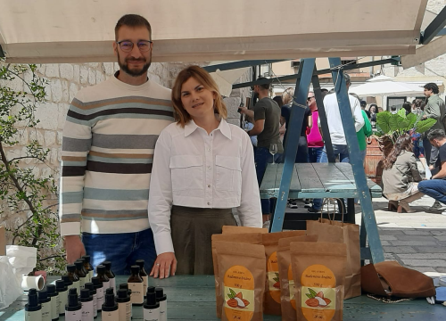 Fotografija 18 - Jure Rončević zajedno s obitelji bavi se uzgojem badema: ‘Nismo htjeli zapustiti djedovinu’