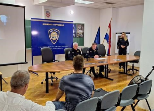 Šibenska policija predstavila kampanju 'Postani policajac i policajka'