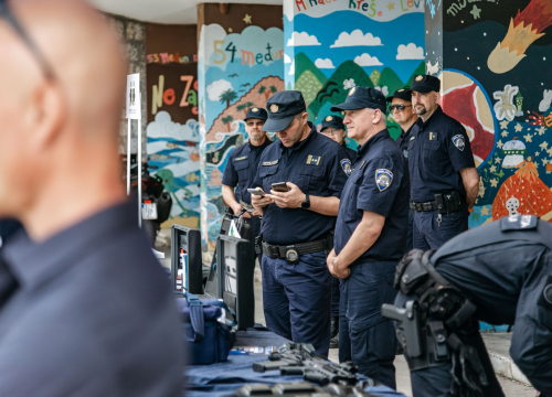 Fotografija 15 - Policajci 'zauzeli' trg ispred Županije kako bi prezentirali svoje zanimanje