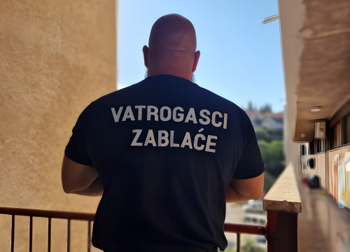 Fotografija 2 - Goran Šimić uzeo pehar u Bjelovaru: Sad i njegova mala zna da je ćaća najjači!