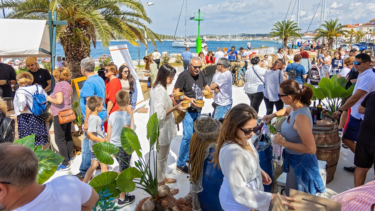 I ove godine u Rogoznici Uskršnji doručak i izložba oldtimera