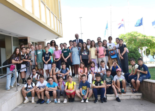 Župan Jelić učenicima Katoličke škole otkrio da ga je znanost oduvijek privlačila