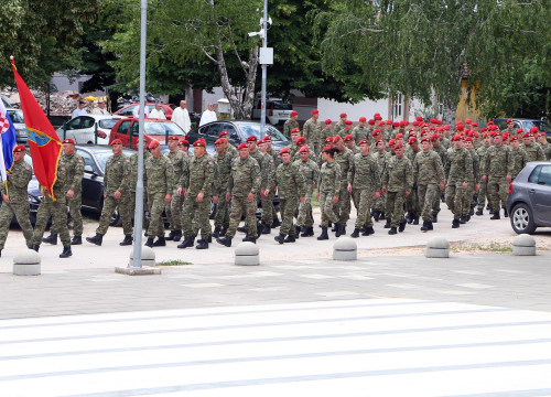 Fotografija 3 - Procesijom vjernika i vojske Kninjani proslavili blagdan sv. Ante