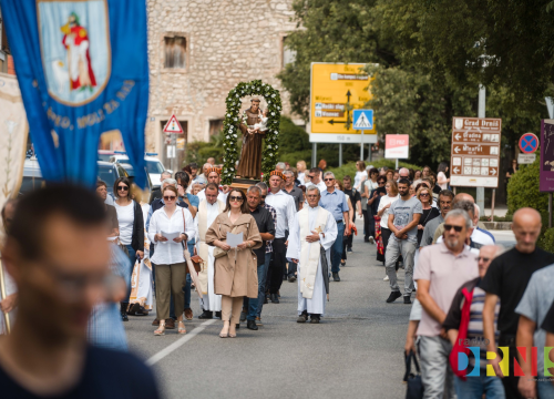 Velikom procesijom Drnišani proslavili blagdan sv. Ante