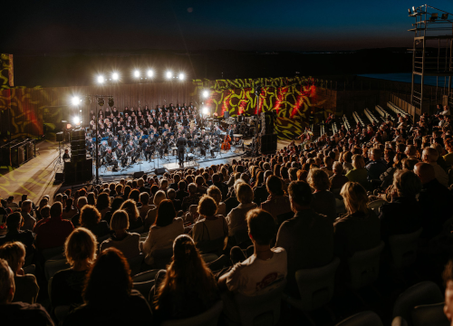 Fotografija 30 - Proslava velikog jubileja: Istinski glazbeni užitak na koncertu Kola i Orkestra HV-a na tvrđavi sv. Mihovila