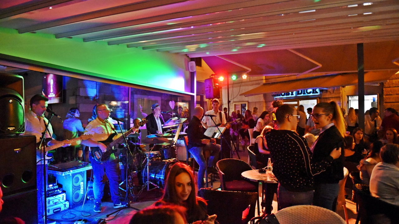 Zbog zatvaranja prometa u subotu riva bit će kraća, ali će kafići raditi duže