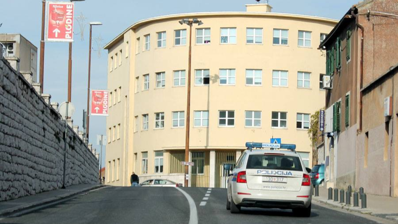 Zbog prijetnji 62-godišnjem susjedu kazneno prijavljene dvije osobe