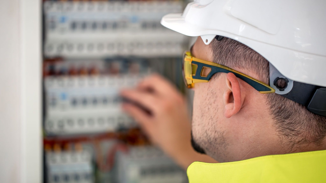 Dijelovi Šibenika dobili struju: 'Preveliko je opterećenje, ide kvart po kvart'