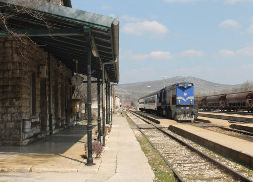 HŽ ovog vikenda uvodi sezonska noćna presjedanja u Perkoviću, uz popust od 40 posto na vozne karte
