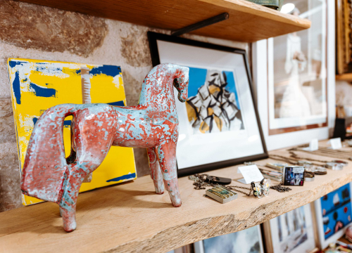 Fotografija 4 - Za žene koje ne robuju trendovima: U Galeriju Juraj Dalmatinac stigla ljetna kolekcija Zorana Mrvoša