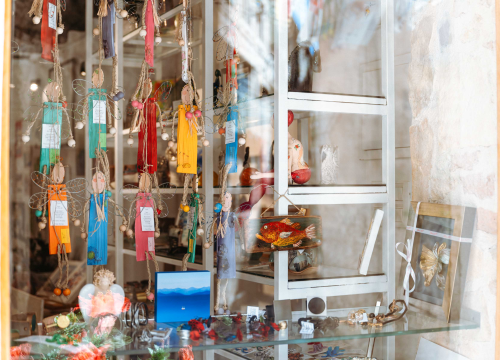 Fotografija 18 - Za žene koje ne robuju trendovima: U Galeriju Juraj Dalmatinac stigla ljetna kolekcija Zorana Mrvoša