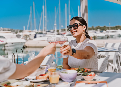 Posjetite šarmantni restoran Nomad i uživajte u slasnim à la carte jelima!