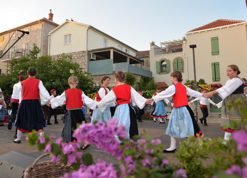 Fotografija 6 - Manifestacijom koja je okupila 500 sudionika Betinjani pokazali ljubav prema tradiciji