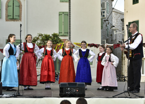 Fotografija 9 - Manifestacijom koja je okupila 500 sudionika Betinjani pokazali ljubav prema tradiciji