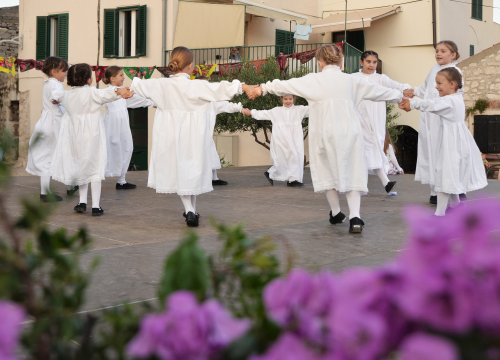 Fotografija 11 - Manifestacijom koja je okupila 500 sudionika Betinjani pokazali ljubav prema tradiciji
